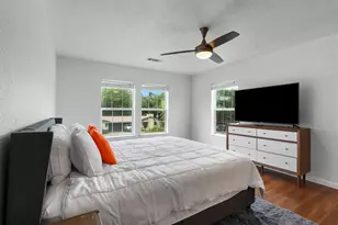 8601 Putnam Dr, Austin, TX 78757 - Photo 14