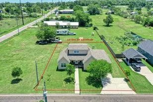 2409 Pecan St, Bastrop, TX 78602 - Photo 2