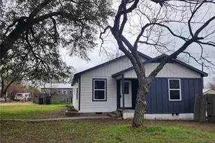 928 E Cameron Ave, Rockdale, TX 76567 - Photo 6