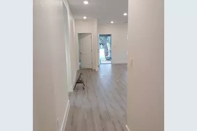 928 E Cameron Avenue, Rockdale, TX 76567 - Photo 2