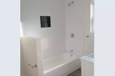 928 E Cameron Avenue, Rockdale, TX 76567 - Photo 4