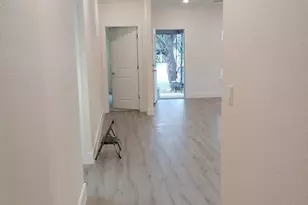 928 E Cameron Ave, Rockdale, TX 76567 - Photo 2