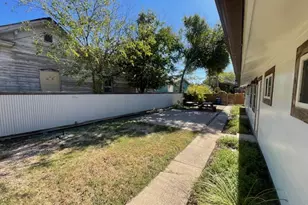 1113 E 3rd St, Austin, TX 78702 - Photo 10