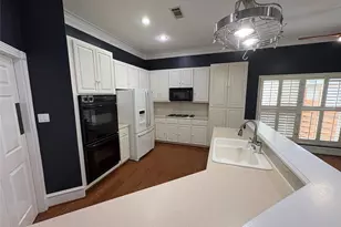 1204 W 39th St, Austin, TX 78756 - Photo 14