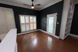 1204 W 39th St, Austin, TX 78756 - Photo 12