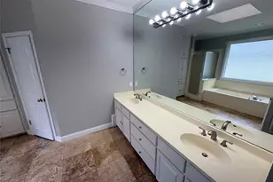 1204 W 39th St, Austin, TX 78756 - Photo 18