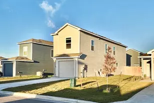 543 Commander Abbott Dr, Jarrell, TX 76537 - Photo 2