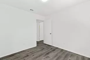 800 Saunders Dr, Round Rock, TX 78664 - Photo 18