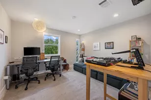 935 La Posada Dr, Austin, TX 78752 - Photo 16