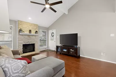 8821 Honeysuckle Trail W, Austin, TX 78759 - Photo 10