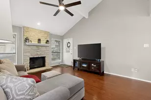 8821 Honeysuckle Trail W, Austin, TX 78759 - Photo 10