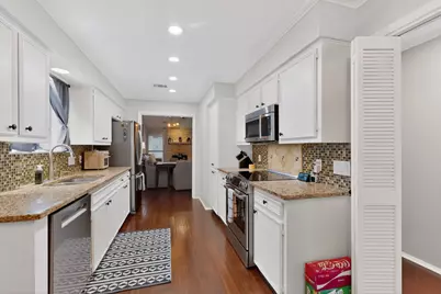 8821 Honeysuckle Trail W, Austin, TX 78759 - Photo 14