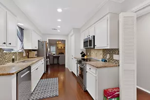 8821 Honeysuckle Trail W, Austin, TX 78759 - Photo 14