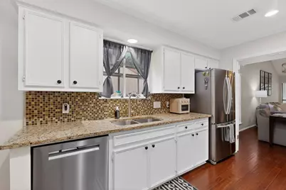 8821 Honeysuckle Trail W, Austin, TX 78759 - Photo 18