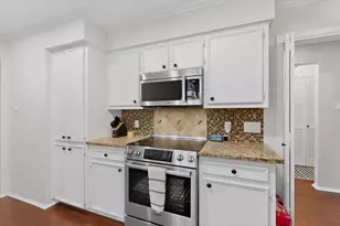 8821 Honeysuckle Trail W, Austin, TX 78759 - Photo 16