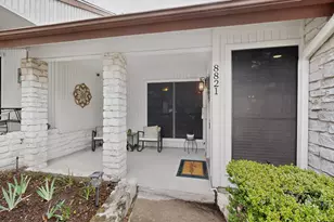 8821 Honeysuckle Trail W, Austin, TX 78759 - Photo 4