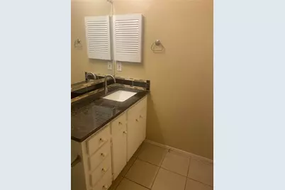 612 Park Place Place #303, Austin, TX 78705 - Photo 10