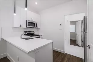 908 Poplar St, Austin, TX 78705 - Photo 8