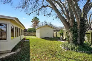 813 S Guadalupe St, Lockhart, TX 78644 - Photo 26