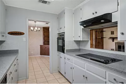 813 S Guadalupe Street, Lockhart, TX 78644 - Photo 16