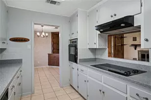 813 S Guadalupe St, Lockhart, TX 78644 - Photo 16