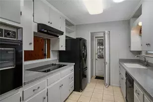 813 S Guadalupe St, Lockhart, TX 78644 - Photo 14