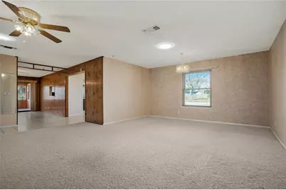 813 S Guadalupe Street, Lockhart, TX 78644 - Photo 6