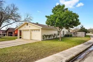 813 S Guadalupe St, Lockhart, TX 78644 - Photo 28