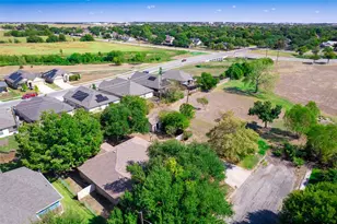 1710 Oaklawn Dr, Taylor, TX 76574 - Photo 38