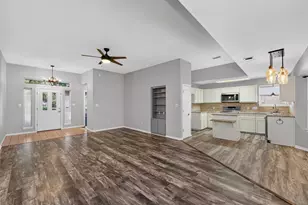 1710 Oaklawn Dr, Taylor, TX 76574 - Photo 6