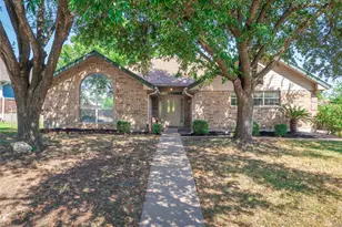 1710 Oaklawn Dr, Taylor, TX 76574 - Photo 1