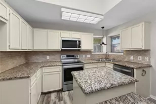 1710 Oaklawn Dr, Taylor, TX 76574 - Photo 8