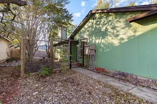 8102 Treehouse Ln, Austin, TX 78749 - Photo 2
