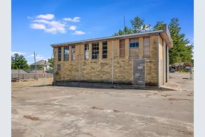 1018 N Main Street, Taylor, TX 76574 - Photo 2