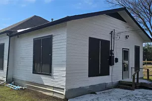 420 W 6th St, Taylor, TX 76574 - Photo 4