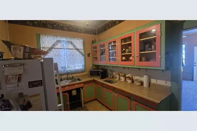 420 W 6th Street, Taylor, TX 76574 - Photo 8