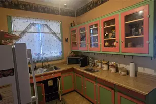 420 W 6th St, Taylor, TX 76574 - Photo 8