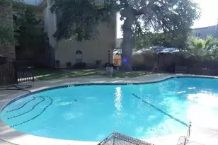 910 Duncan Ln, Austin, TX 78705 - Photo 4