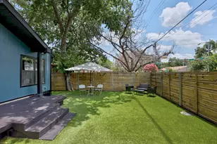 2714 E 2nd St, Austin, TX 78702 - Photo 16