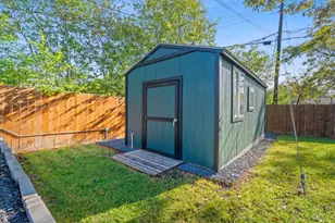 8801 Redfield Ln, Austin, TX 78758 - Photo 30