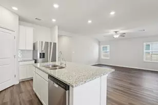 124 Maple Hedge Rd, Hutto, TX 78634 - Photo 4