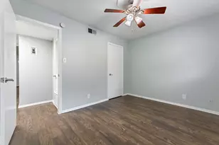 406 E 30th St, Austin, TX 78705 - Photo 10