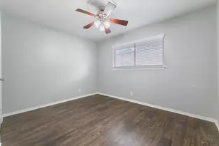 406 E 30th St, Austin, TX 78705 - Photo 6