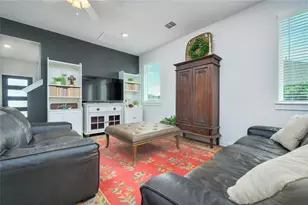 208 Garner Dr, Kyle, TX 78640 - Photo 4