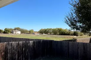 127 Salado Dr, Kyle, TX 78640 - Photo 16