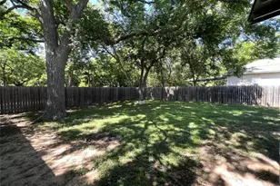 810 Cecelia St, Taylor, TX 76574 - Photo 6