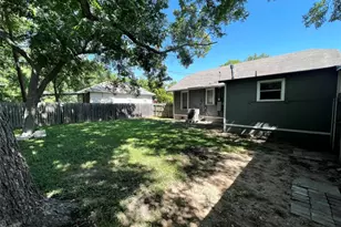810 Cecelia St, Taylor, TX 76574 - Photo 4