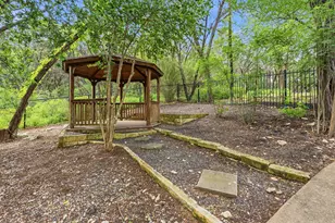 1004 Jousting Pl, Austin, TX 78746 - Photo 24