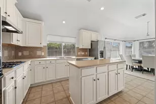 10501 Galsworthy Ln, Austin, TX 78739 - Photo 12