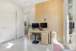 902 Plateau Cir, Austin, TX 78745 - Photo 14